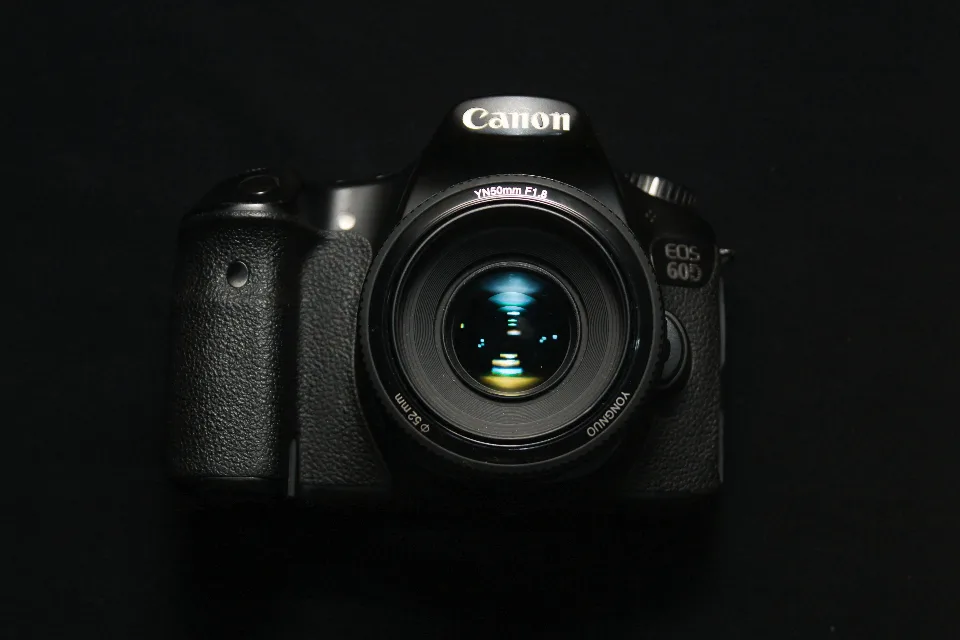 Fotoapparatlar: Canon DSLR fotoapparat