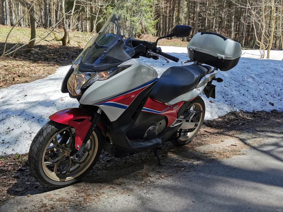 Mototsikllar: Honda Integra S