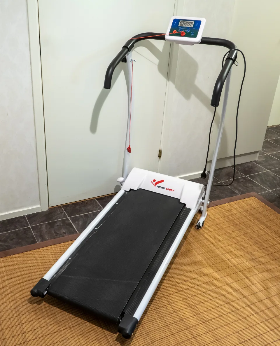 Fitnes jihozlari: Yugurish yo'lagi trenajyori